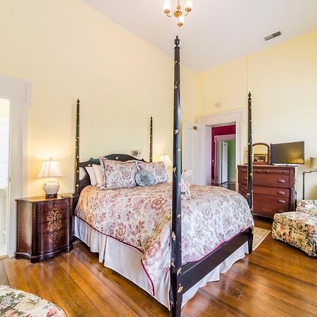 Bourbon Manor Bed & Breakfast Inn Bardstown Exterior foto