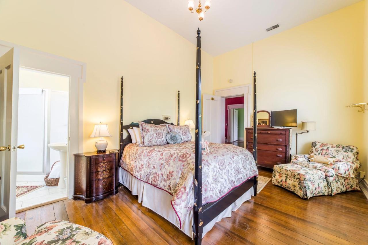 Bourbon Manor Bed & Breakfast Inn Bardstown Exterior foto