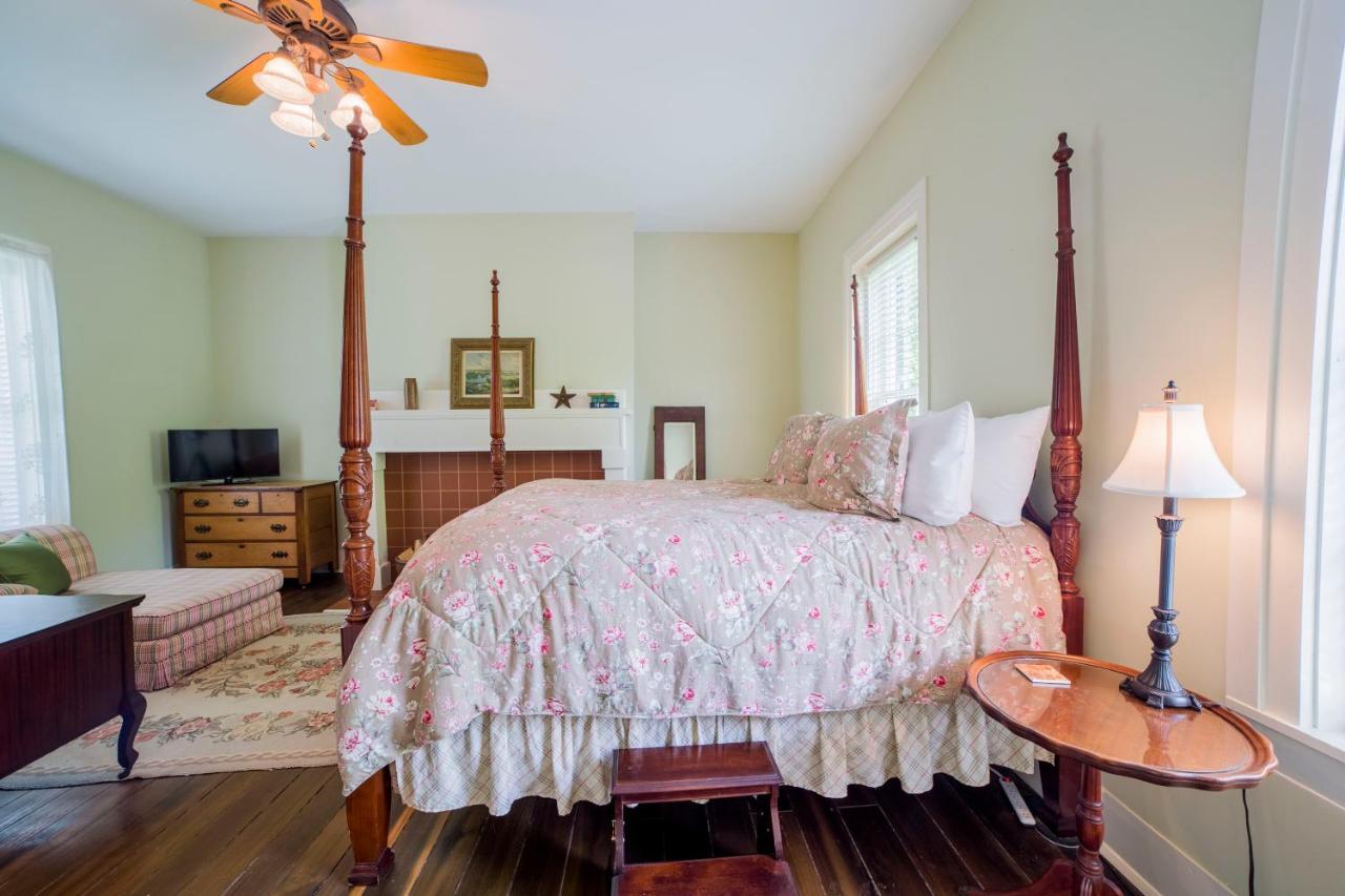 Bourbon Manor Bed & Breakfast Inn Bardstown Exterior foto
