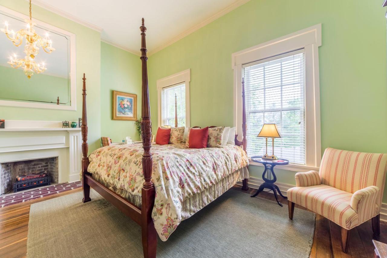 Bourbon Manor Bed & Breakfast Inn Bardstown Exterior foto