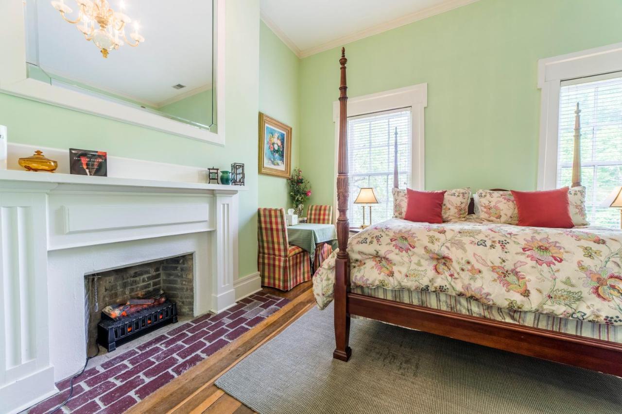 Bourbon Manor Bed & Breakfast Inn Bardstown Exterior foto