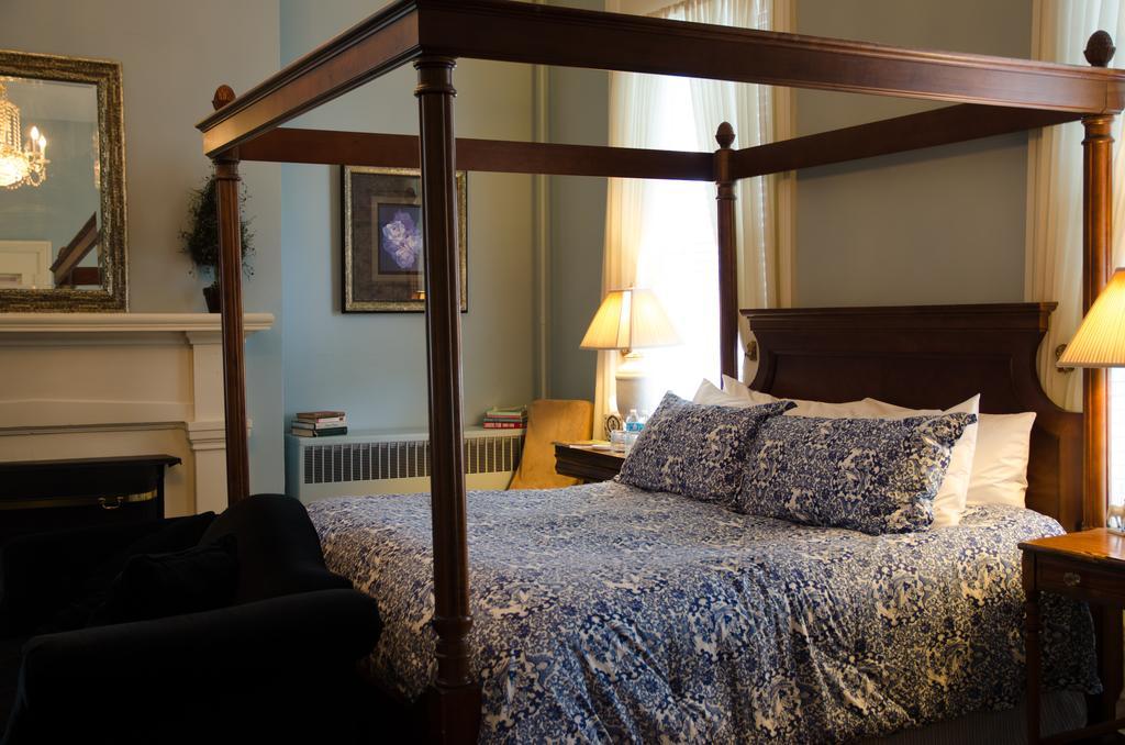 Bourbon Manor Bed & Breakfast Inn Bardstown Quarto foto