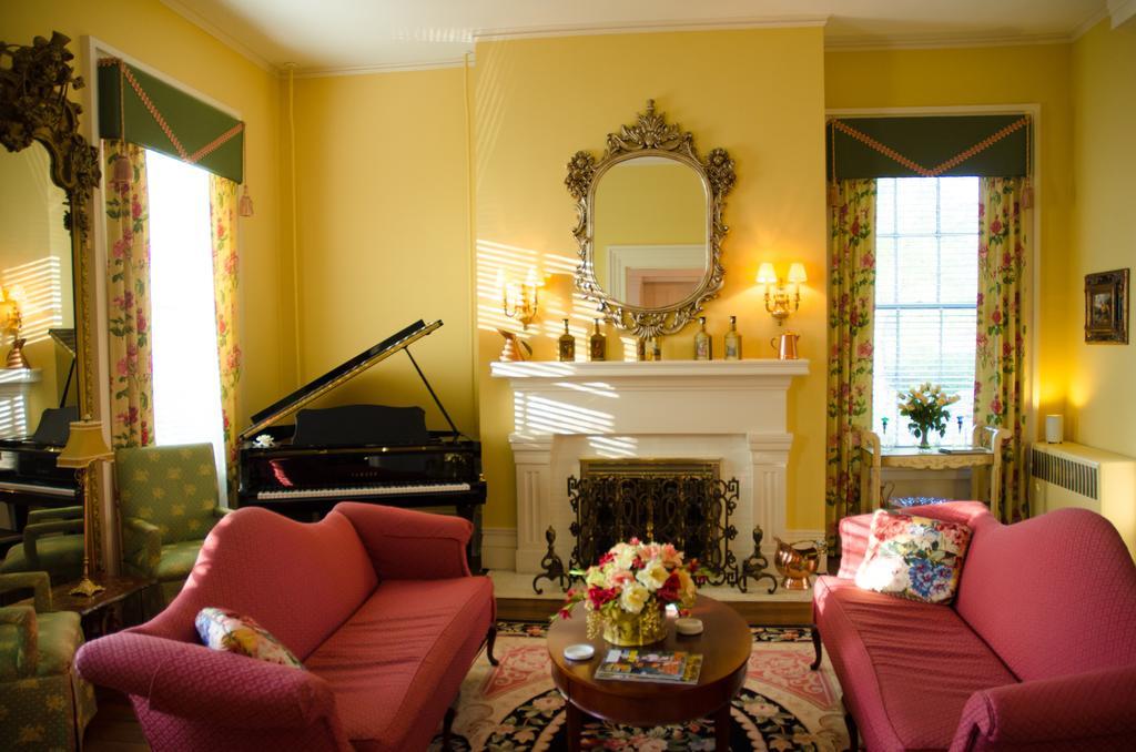 Bourbon Manor Bed & Breakfast Inn Bardstown Exterior foto