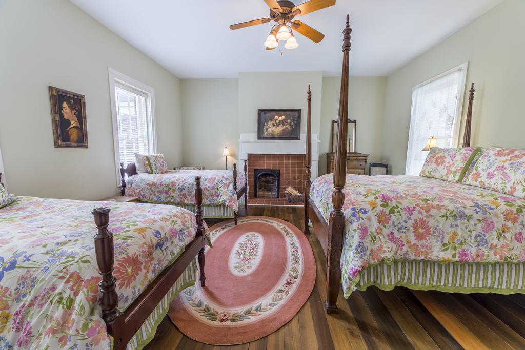 Bourbon Manor Bed & Breakfast Inn Bardstown Quarto foto