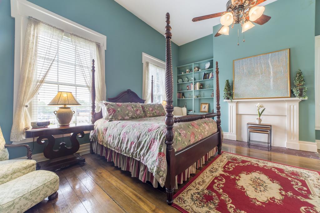 Bourbon Manor Bed & Breakfast Inn Bardstown Exterior foto