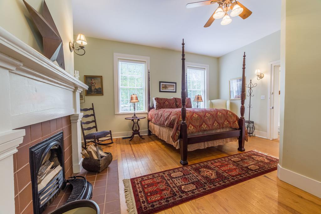 Bourbon Manor Bed & Breakfast Inn Bardstown Exterior foto